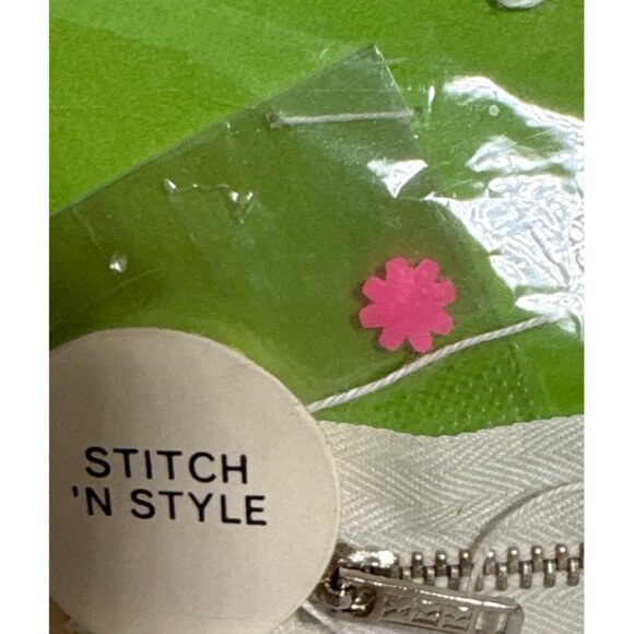 Barbie Vintage Stitch N Style Sewing Kit - Picture 5 of 9